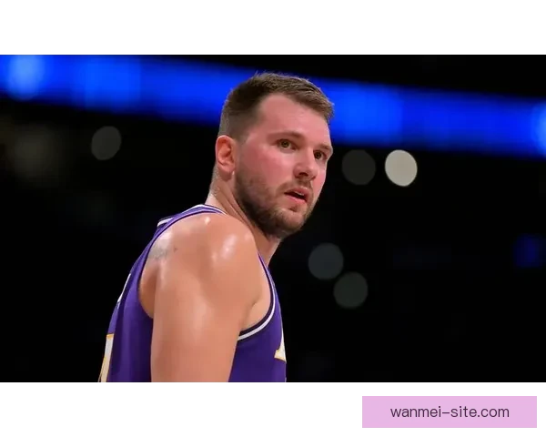 东契奇三节砍40分创湖人单赛季三分新纪录 里夫斯迎个人里程碑