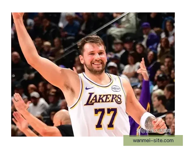 海斯：教练强调与艾顿一起守住禁区 东契奇复出需避免再吃技术犯规