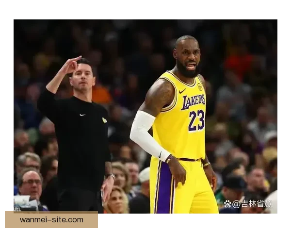 波神首节突发背部不适状态成疑背靠背对阵老鹰或将缺席比赛引发关注